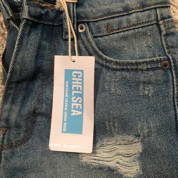 Ultra high rise jean shorts - Picture 4 of 4